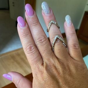Mid-finger costume jewelry ring